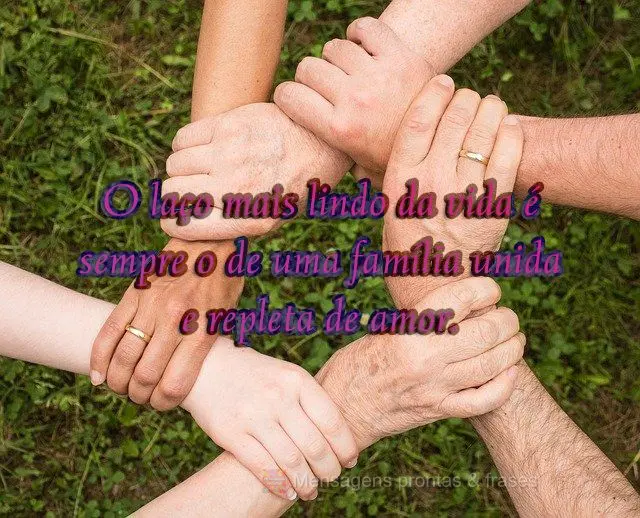 O laço mais lindo da vida é sempre o de uma família unida e repleta de amor.
